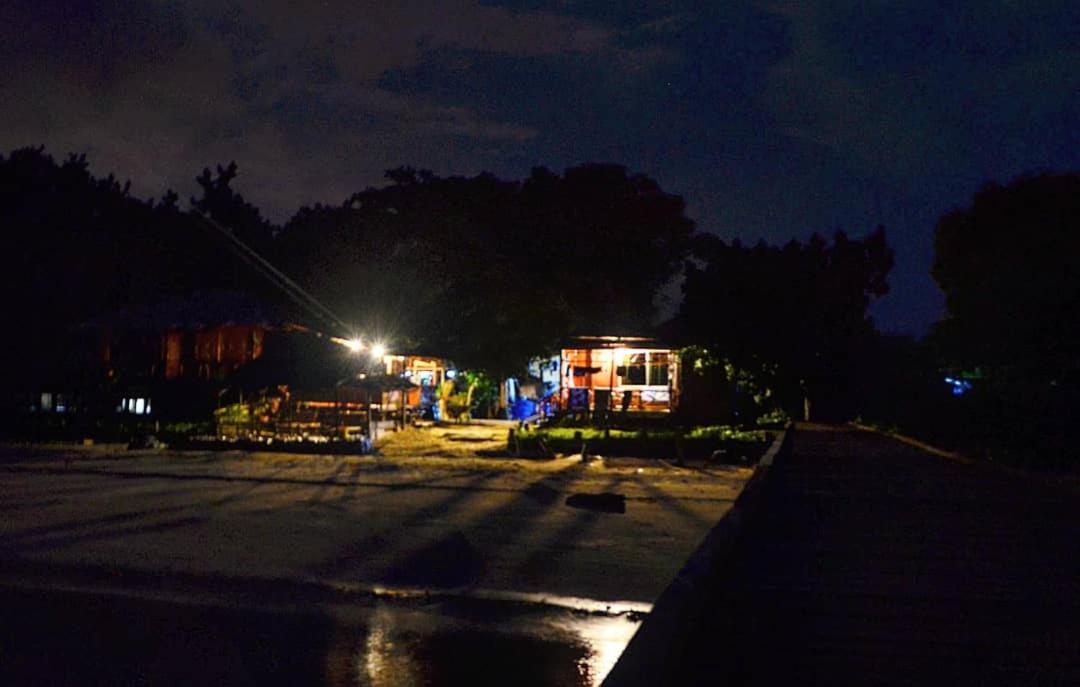 Tajau Laut Guesthouse 쿠다트 외부 사진